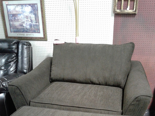 Flea Market «Springfield Flea Market & Gifts», reviews and photos, 1325 E Trafficway St, Springfield, MO 65802, USA