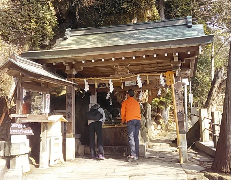 阿賀神社 手水舎(国登録有形文化財)