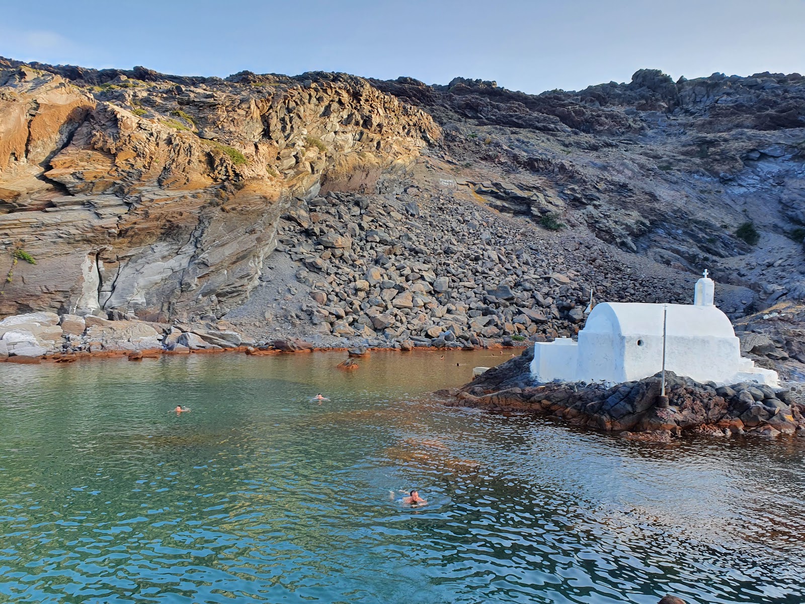 Hot Springs Palea Kameni'in fotoğrafı çok temiz temizlik seviyesi ile