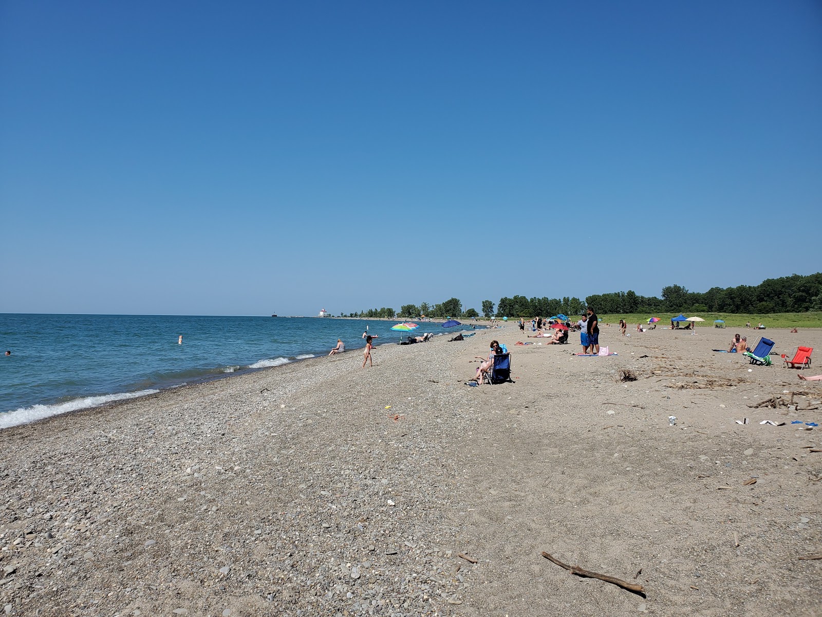 Fotografie cu Headlands Beach cu o suprafață de nisip gri și pietricele