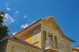 Hungarian Houses image