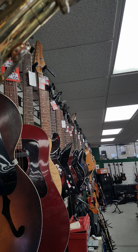 Used Musical Instrument Store «Record Head», reviews and photos, 7045 W Greenfield Ave, West Allis, WI 53214, USA