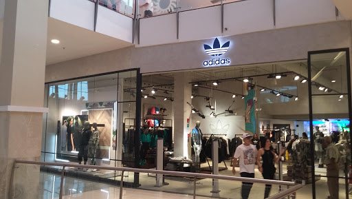 Adidas Store Multiplaza