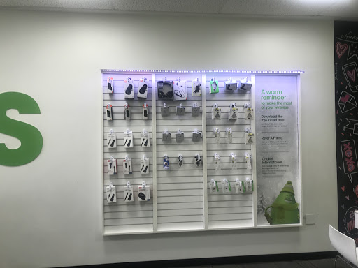 Cell Phone Store «Cricket Wireless Authorized Retailer», reviews and photos, 2274 S Kirkman Rd, Orlando, FL 32811, USA