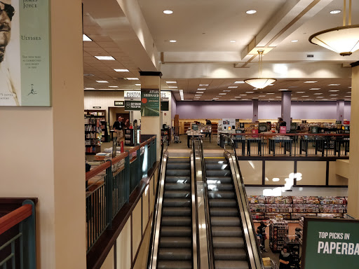 Book Store «Barnes & Noble», reviews and photos, 47 E Chicago Ave, Naperville, IL 60540, USA