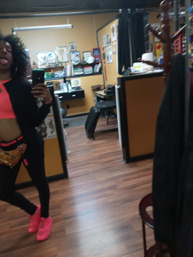 Tattoo Shop «Hollyweird Tattoos», reviews and photos, 569 GA-138, Jonesboro, GA 30236, USA