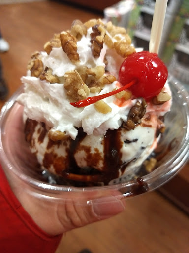 Ice Cream Shop «Kilwins Chocolates and Ice cream», reviews and photos, 262 Thames St, Newport, RI 02840, USA