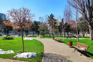 Podu Roș Park (Queen Mary of Romania) image