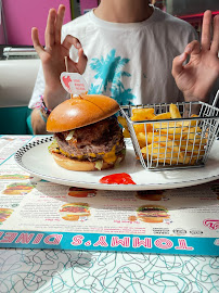 Hamburger du Restaurant américain Tommy's Diner à Mondeville - n°7