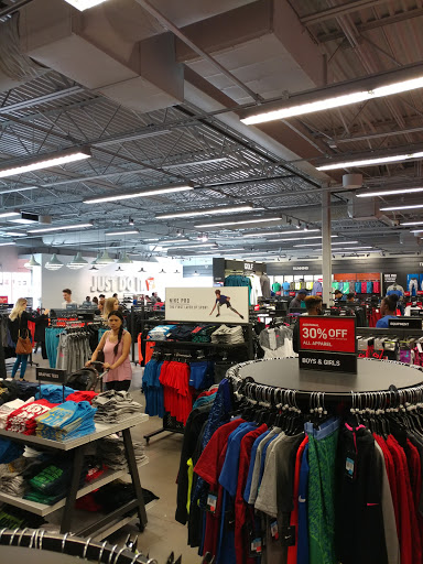 Clothing Store «Nike Factory Store», reviews and photos, 4976 Premium Outlets Way #800, Chandler, AZ 85226, USA