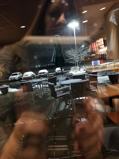 Coffee Shop «Starbucks», reviews and photos, 1922 Gateway Center Dr, Belvidere, IL 61008, USA