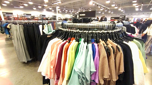Clothing Store «Nike Factory Store», reviews and photos, 243 Tanger Dr Suite 243, Williamsburg, IA 52361, USA