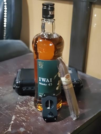 Tobacco Shop «Eight To Eight Tobacco», reviews and photos, 300 E St Charles Rd, Villa Park, IL 60181, USA