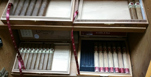 Tobacco Shop «Tobacco Plaza Ltd.», reviews and photos, 218 Lakeville Rd, Great Neck, NY 11020, USA