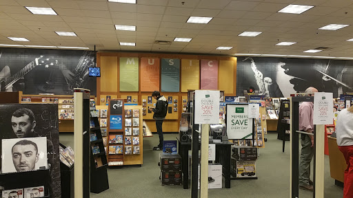 Book Store «Barnes & Noble Booksellers», reviews and photos, 1739 Olentangy River Rd, Columbus, OH 43212, USA