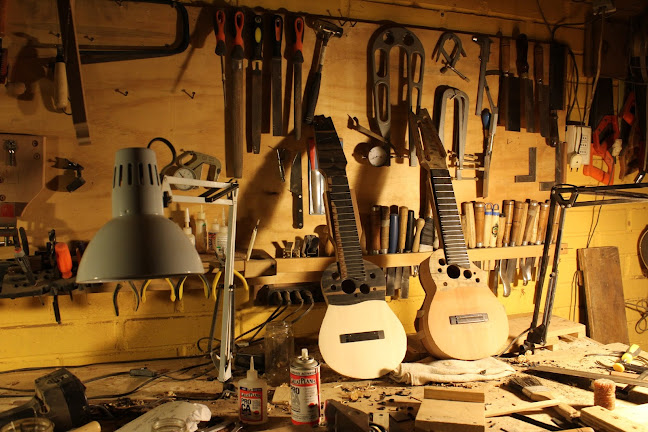 Luthier - Roberto Hernández Céspedes - Tienda de instrumentos musicales