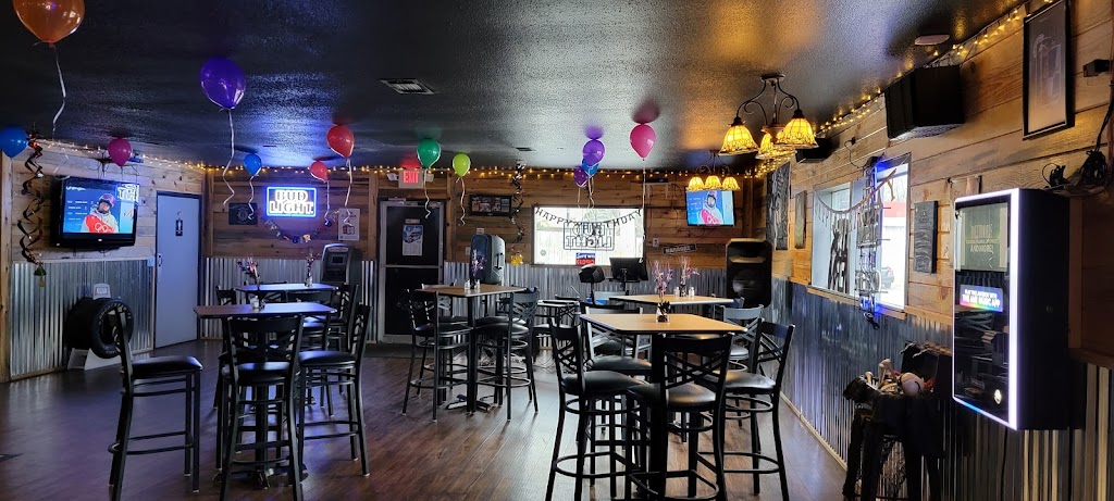 Lou's Tavern 32547