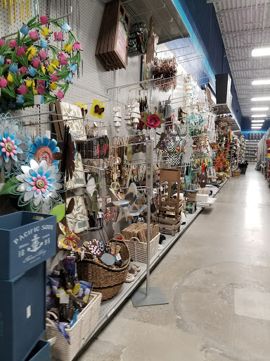 Home Goods Store «At Home», reviews and photos, 1811 N Dixie Hwy, Elizabethtown, KY 42701, USA