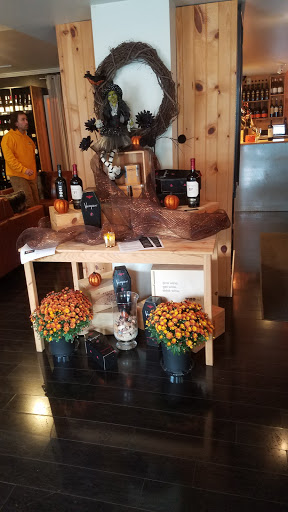 Wine Bar «750ml Wines», reviews and photos, 2287 W Market St, Akron, OH 44313, USA