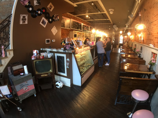 Ice Cream Shop «The Comfy Cow New Albany», reviews and photos, 109 E Market St, New Albany, IN 47150, USA