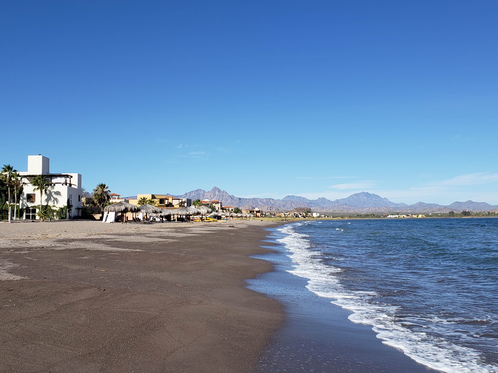 Photo de Playa Nopolo avec l'eau cristalline de surface