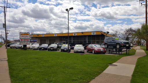 Used Car Dealer «Auto Mart of Mount Prospect», reviews and photos, 1881 W Algonquin Rd, Mt Prospect, IL 60056, USA