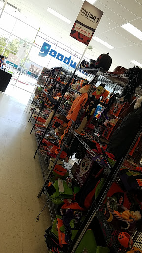 Thrift Store «Gilbert & Guadalupe Goodwill Retail Store & Donation Center», reviews and photos, 868 N Gilbert Rd, Gilbert, AZ 85234, USA