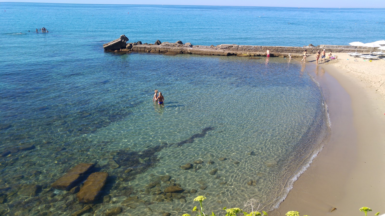 Bagni La Brezza'in fotoğrafı i̇nce kahverengi kum yüzey ile