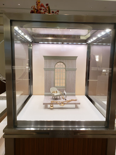 Jewelry Store «Tiffany & Co.», reviews and photos, 1 Garden State Plaza Blvd, Paramus, NJ 07652, USA