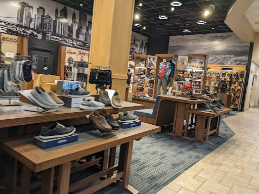 Sporting Goods Store «SCHEELS», reviews and photos, 17202 Davenport St, Omaha, NE 68118, USA