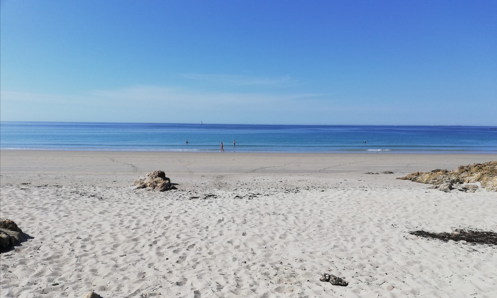 Plage de Kersidan'in fotoğrafı uzun koy ile birlikte