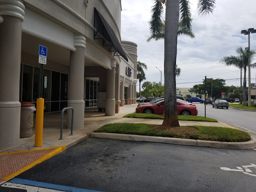 Pet Supply Store «Petco Animal Supplies», reviews and photos, 1009 E Commercial Blvd, Oakland Park, FL 33334, USA