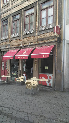 Arco ao Meio no Porto, Porto