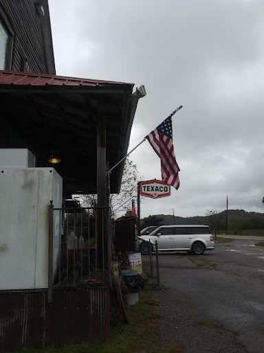 Restaurant «Old Delina Country Store», reviews and photos, 4397 John Barnes Rd, Cornersville, TN 37047, USA