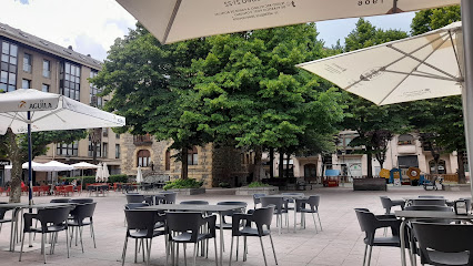 PLAZAKOA CAFETERIA - San Juan Ibarra Plaza, 48300 Gernika-Lumo, Bizkaia, Spain