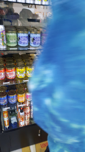 Tobacco Shop «Tundra Smoke Shop», reviews and photos, 2719 S Oneida St, Green Bay, WI 54304, USA