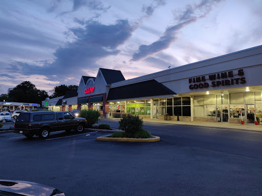 Shopping Mall «Lincoln Court Shopping Center», reviews and photos, 215 Lancaster Ave, Frazer, PA 19355, USA