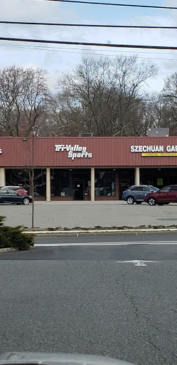 Tri Valley Sports And Apparel, 106 Main St, Medway, MA 02053, USA, 