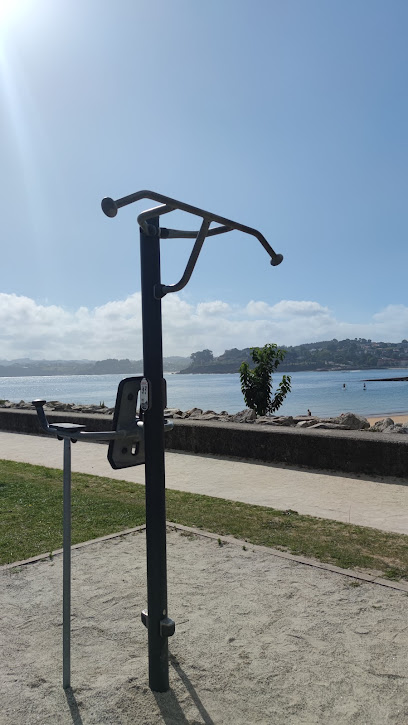 Barras ejercicio exterior - Playa de Oza, 8, 15006 A Coruña, Spain