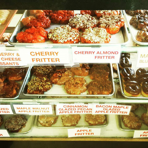 Donut Shop «Apple Fritter Donut Shop», reviews and photos, 741 E 9 Mile Rd, Ferndale, MI 48220, USA