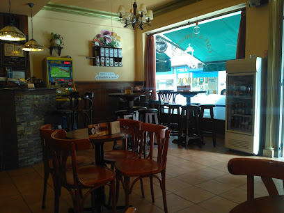 Lombok Bar - Rua de Baiona, 16, 36940 Cangas, Pontevedra, Spain