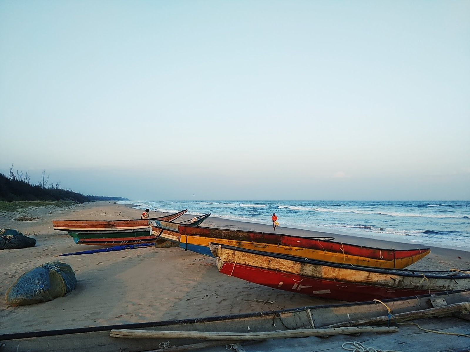 Φωτογραφία του Dokulapadu Beach με καθαρό νερό επιφάνεια