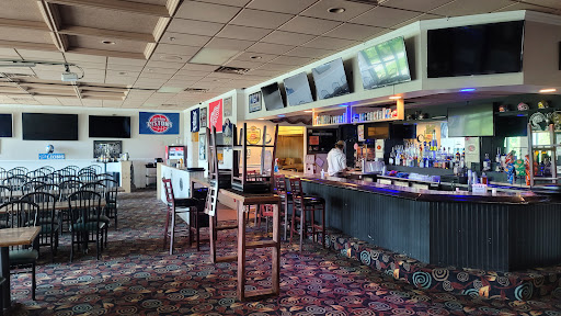 Golf Course «Warren Valley Banquet Ctr», reviews and photos, 26116 W Warren St, Dearborn Heights, MI 48127, USA