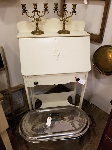 Antique Store «A Corner Cottage», reviews and photos, 895 Conner St, Noblesville, IN 46060, USA