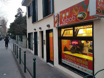 Halal Kebab Pizza
