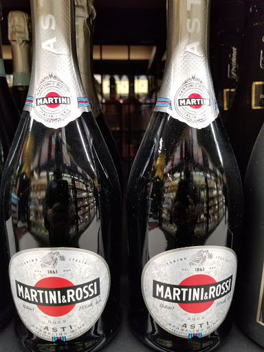 Liquor Store «Gold Crown Liquors Store», reviews and photos, 3425 N Clark St, Chicago, IL 60657, USA