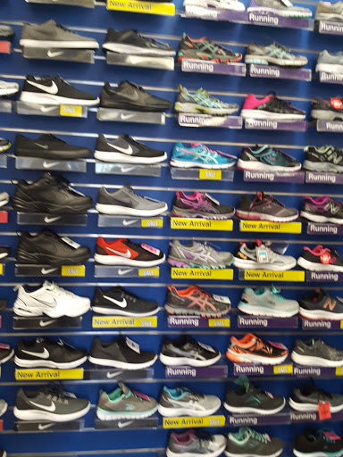 Sporting Goods Store «Big 5 Sporting Goods - Lakewood», reviews and photos, 7111 W Alameda Ave, Lakewood, CO 80226, USA