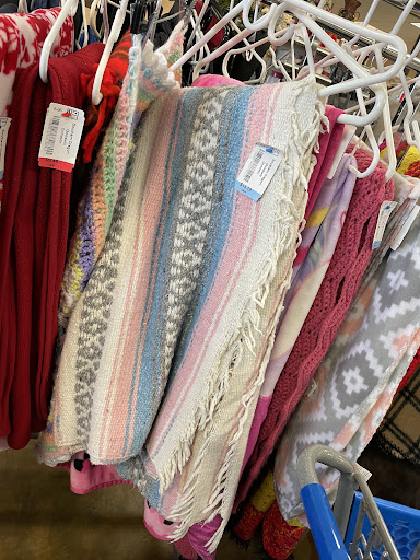 Thrift Store «Southern Oregon Goodwill Retail Store», reviews and photos