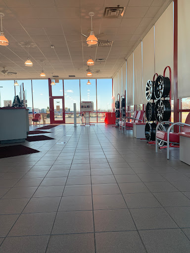 Tire Shop «Discount Tire Store - Sterling Heights, MI», reviews and photos, 8180 Metro Pkwy, Sterling Heights, MI 48312, USA