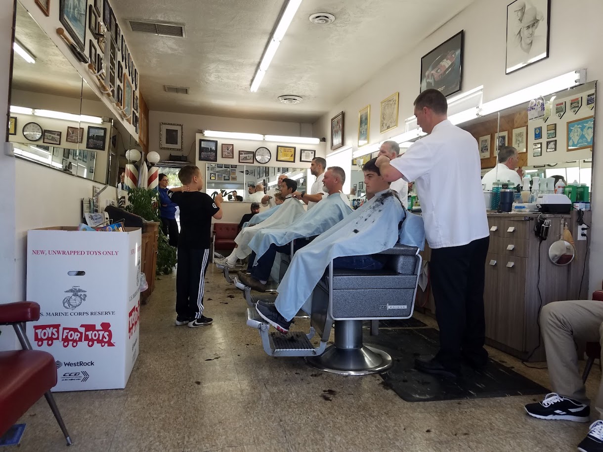 Del's Barber Shop
